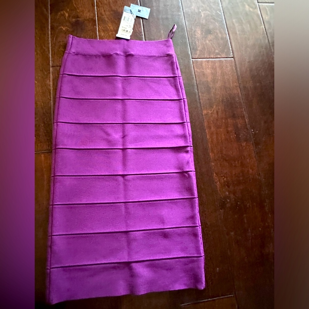 BcbgMaxAzria skirt size XS